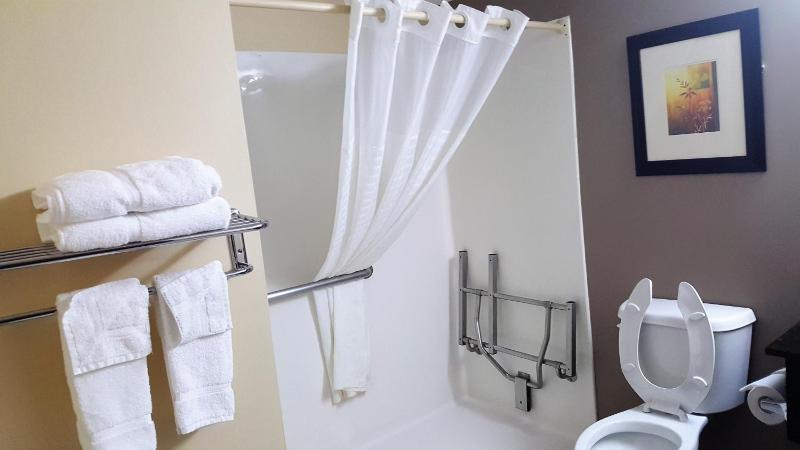 Queen Room - Mobility Access/Non-Smoking image 2