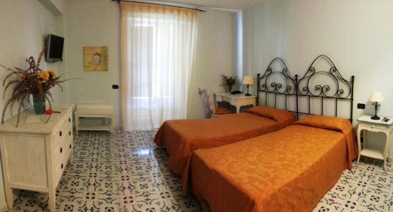 Standard Double Room image 4