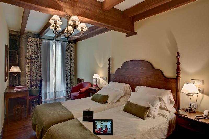 Double or Twin Room image 3