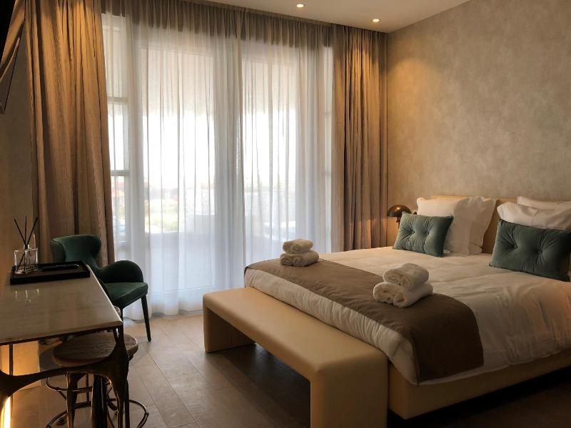 Large Double Room image 2