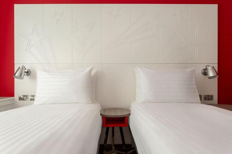 Twin Room image 3