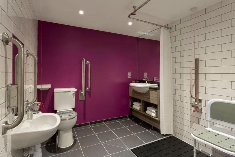 Standard Double Room - Disability Access image 3