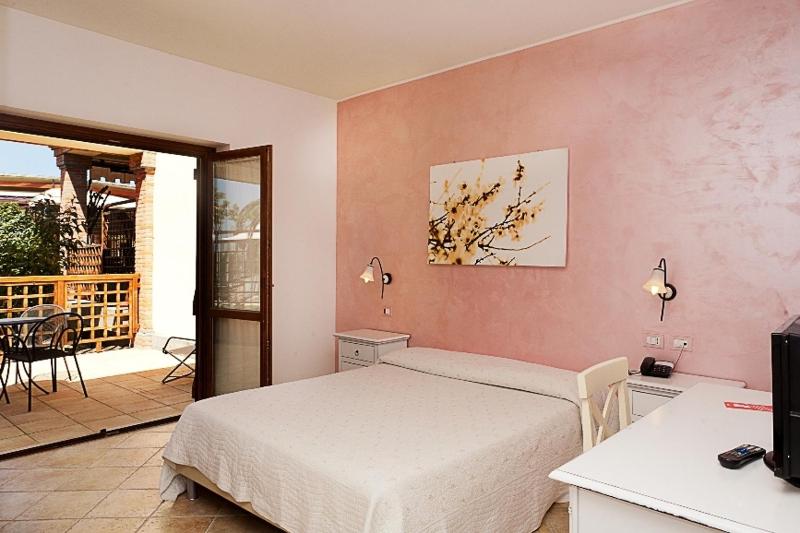Superior Double Room image 1