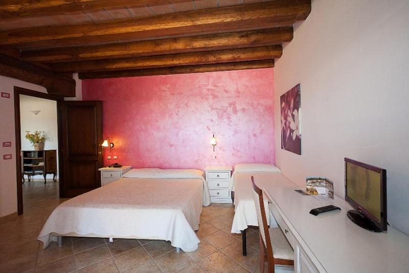Superior Double Room image 4