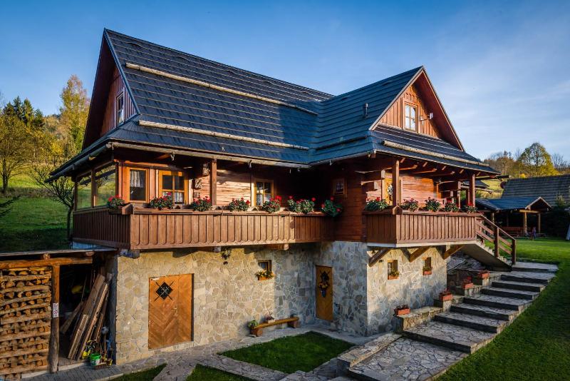 Chalet image 2