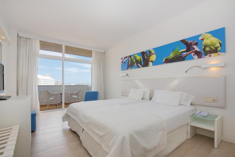 Double Room with Sea View image 3