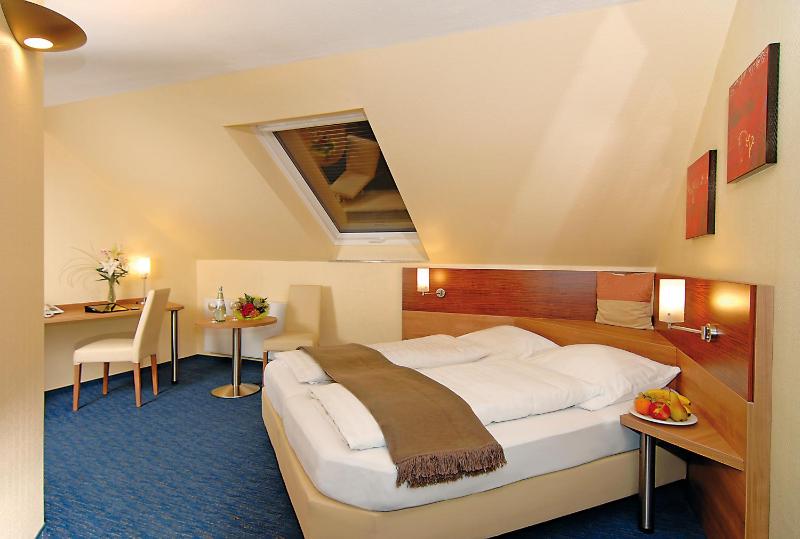 Double Room image 2