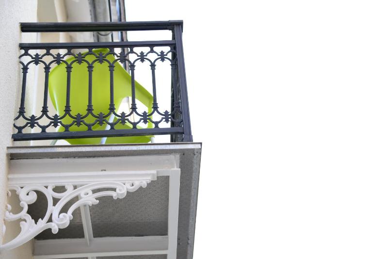 Deluxe King Studio image 3