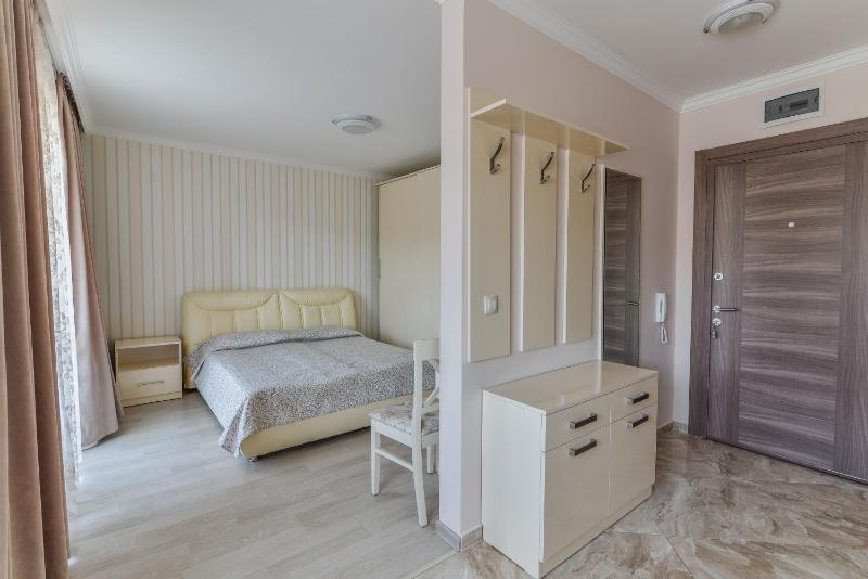 Studio Apartment image 2