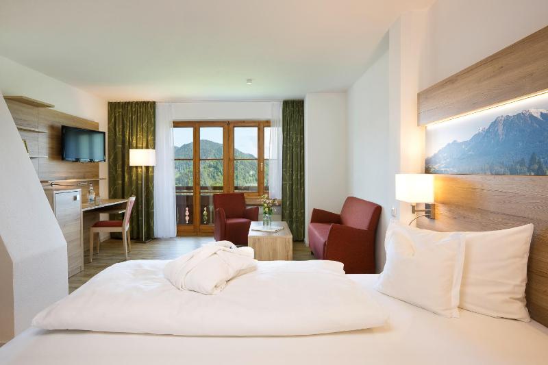 Comfort Double Room with Balcony and Mountain View image 2