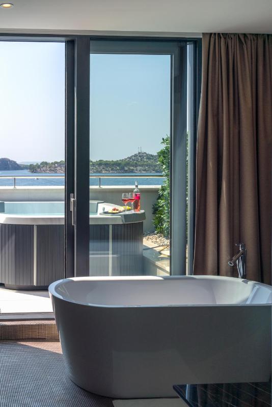 Executive Suite image 1