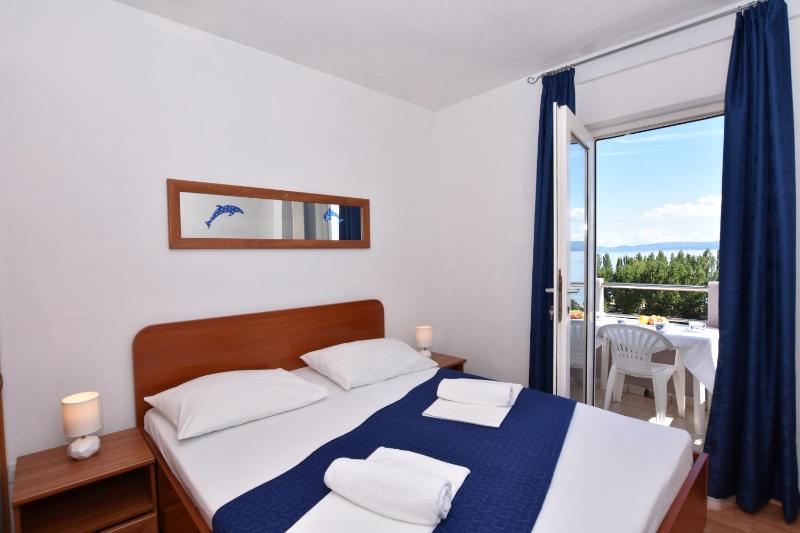 One-Bedroom Apartment image 3