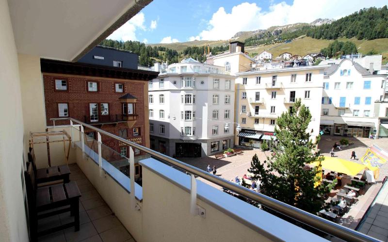 Apartment with Mountain View image 4