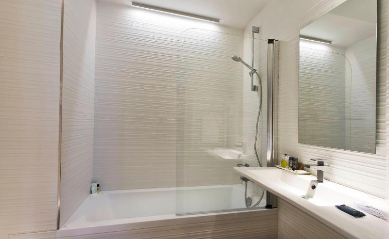 Two Adjacent Rooms (5 Adults) image 3