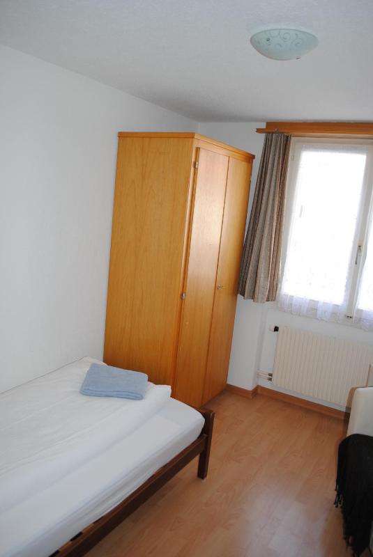 Single Room with Shared Toilet image 4