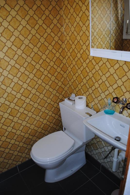 Twin Room with Shared Shower and Toilet image 2