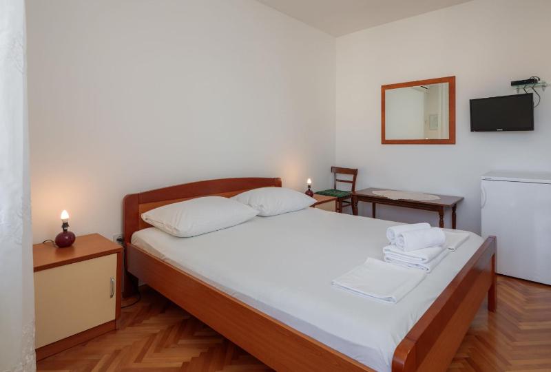 Double Room image 3
