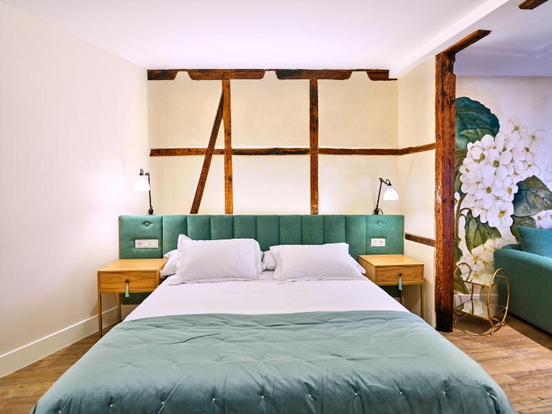 Suite with City View image 4
