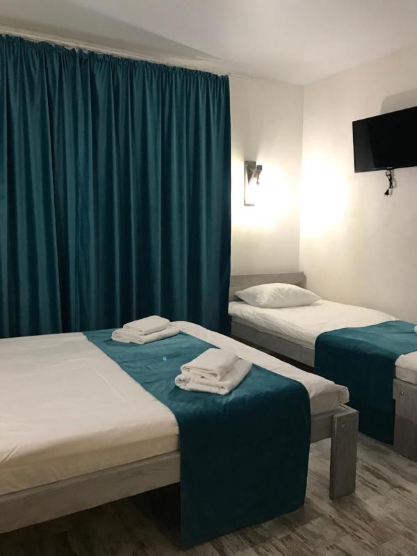 Standard Triple Room image 2