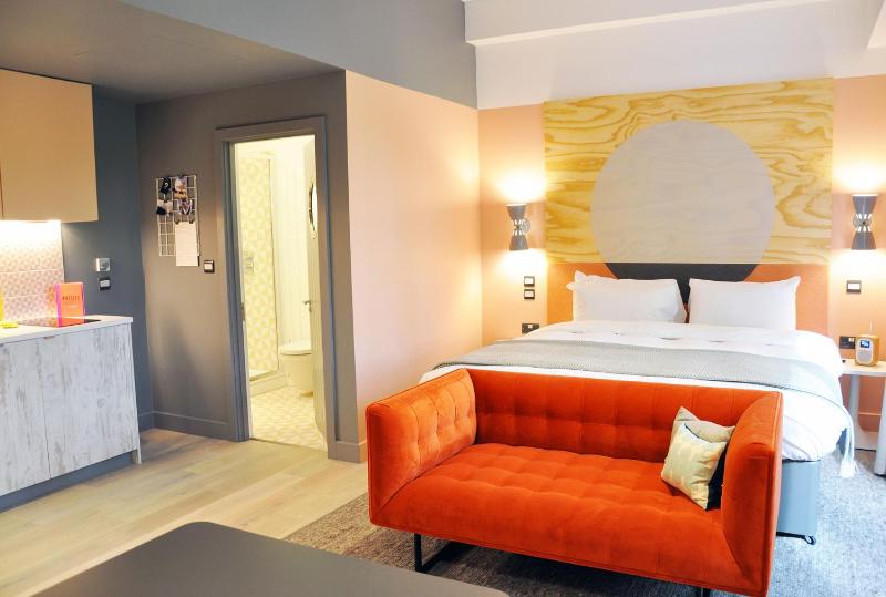 Lounge image 1