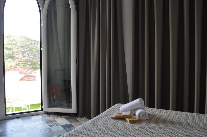 Studio with Pool View image 3