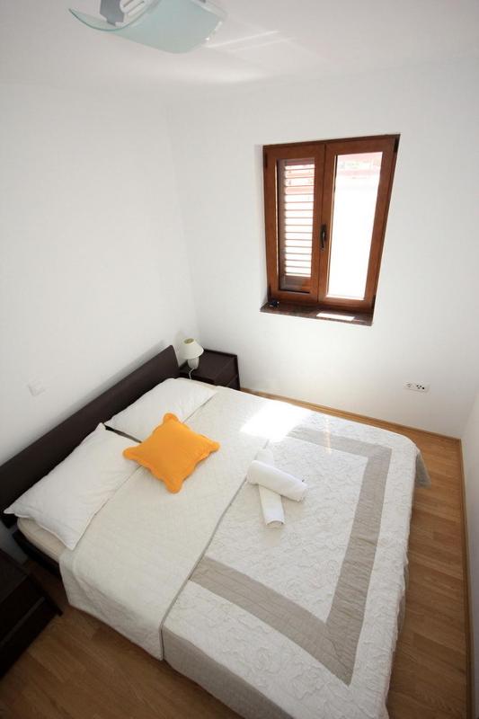 One-Bedroom Apartment image 2