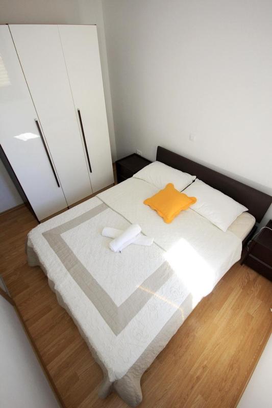 One-Bedroom Apartment image 3