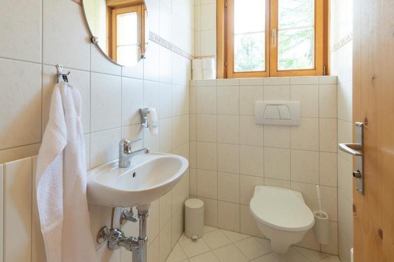 Triple Room with Shared Bathroom image 2