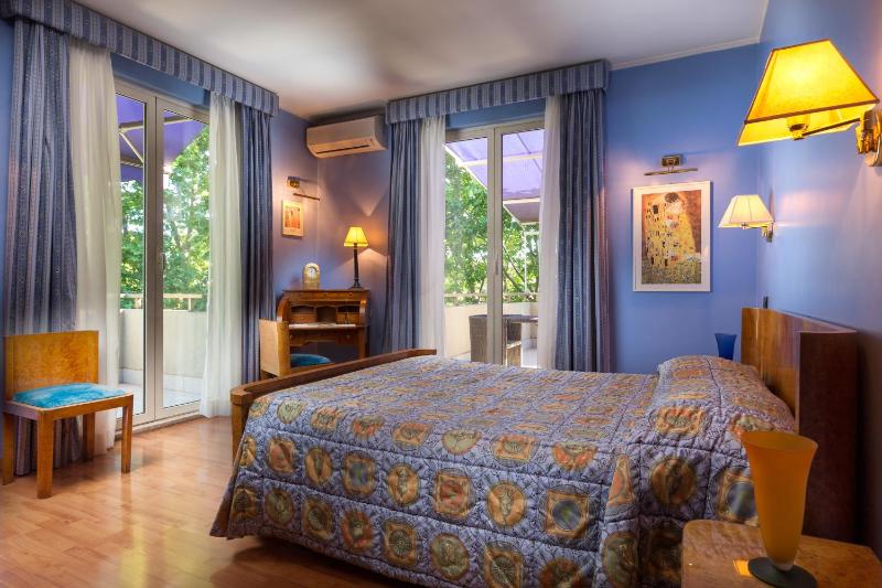 Superior Double Room image 3