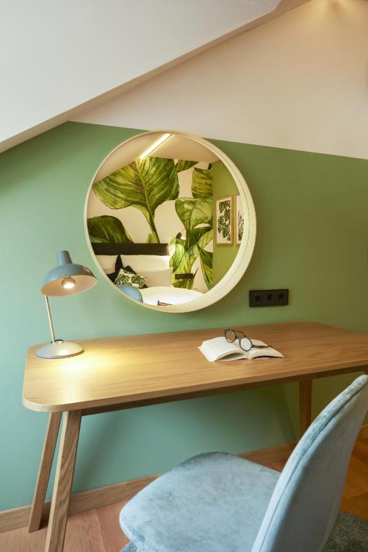 Family Room image 4