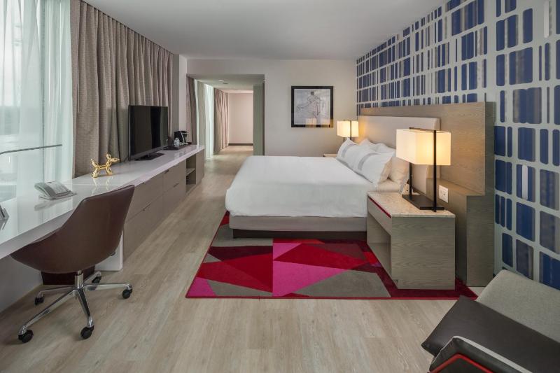 Junior King Suite - Non-Smoking image 2