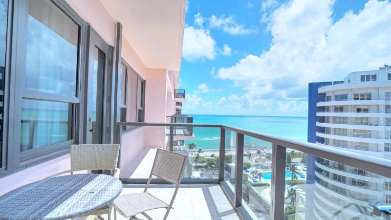 Luxury Two-Bedroom Apartment image 1