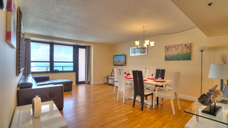 Deluxe One-Bedroom Apartment with Ocean View image 3