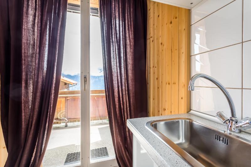 Twin Room with Balcony image 4