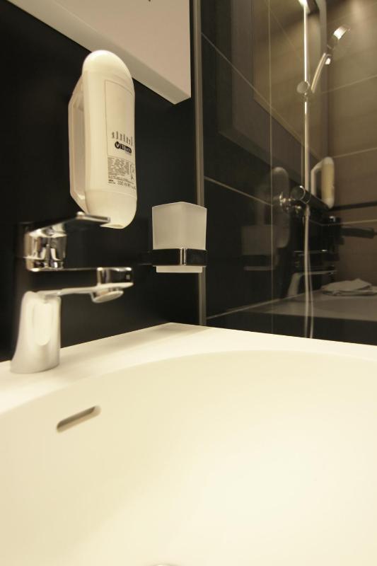 Deluxe Double Room image 3