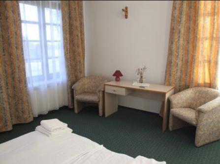 Double or Twin Room image 2