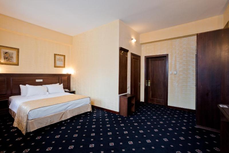 Suite with Balcony image 3
