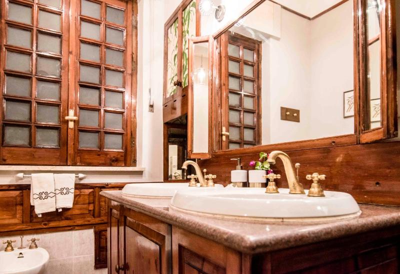 Deluxe Double Room with Balcony image 4