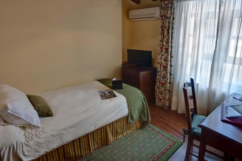 Single Room image 2