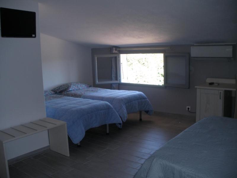 Quadruple Room image 4