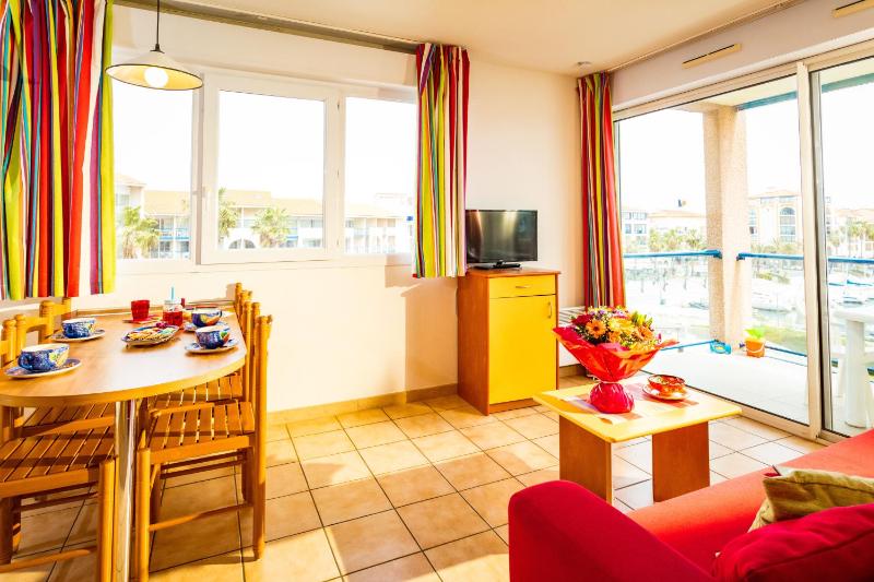 One-Bedroom Apartment - Harbour Side image 4