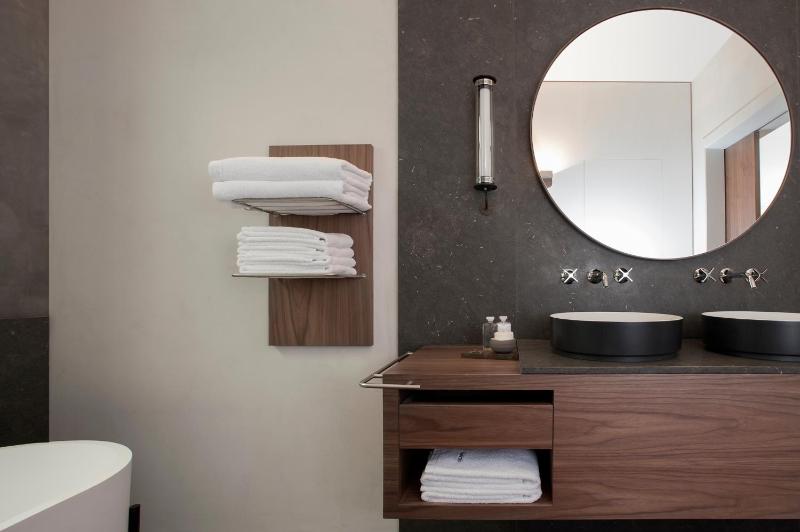 Premium Suite image 3