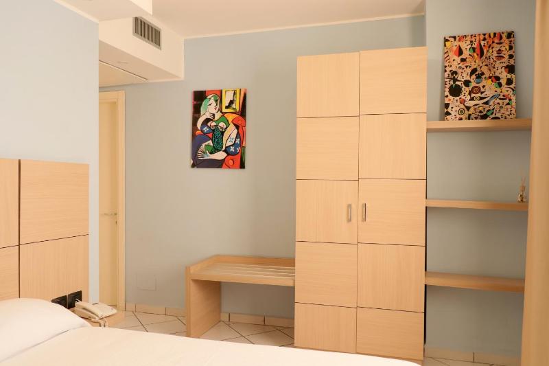 Economy Double or Twin Room image 4