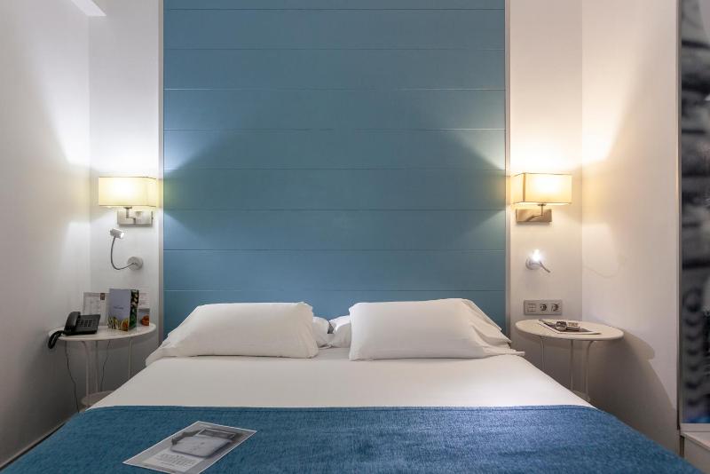 Double or Twin Room with Extra Bed image 4