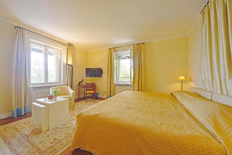 Superior Twin Room image 4