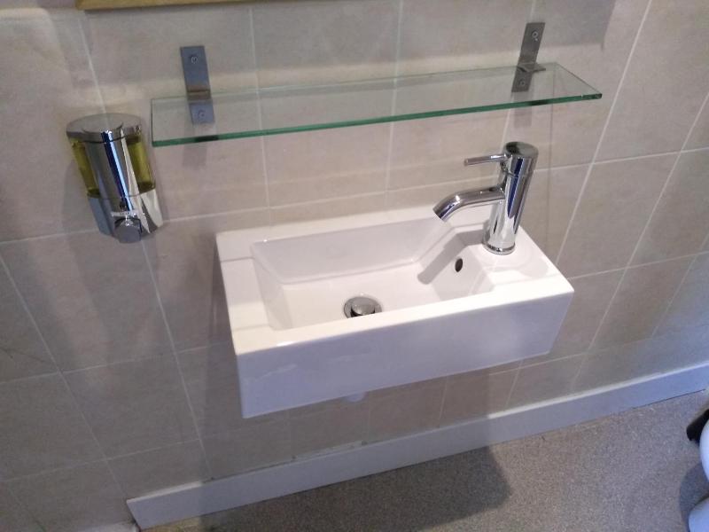 Economy Double Room image 2