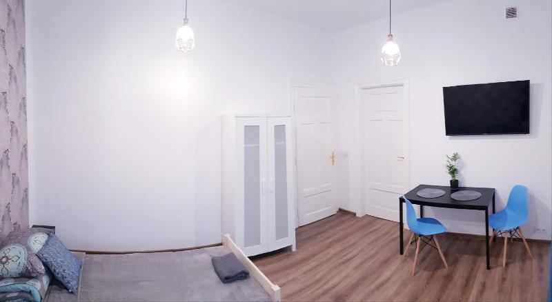 Large Twin Room image 3