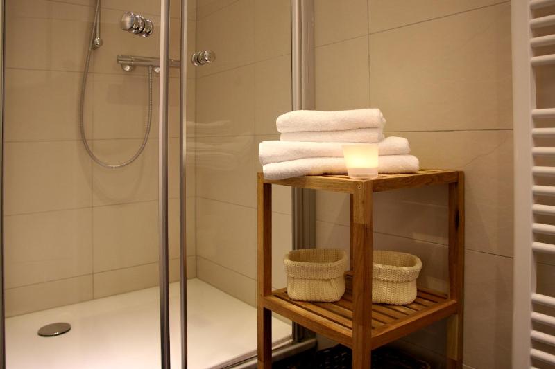 Large Double Room image 2