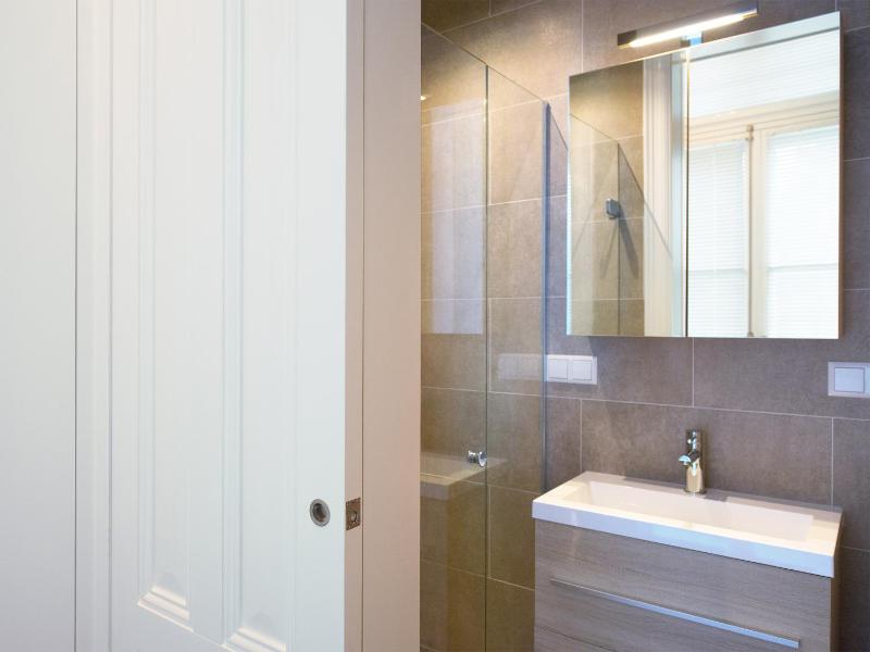 Park Central Executive 82C image 3