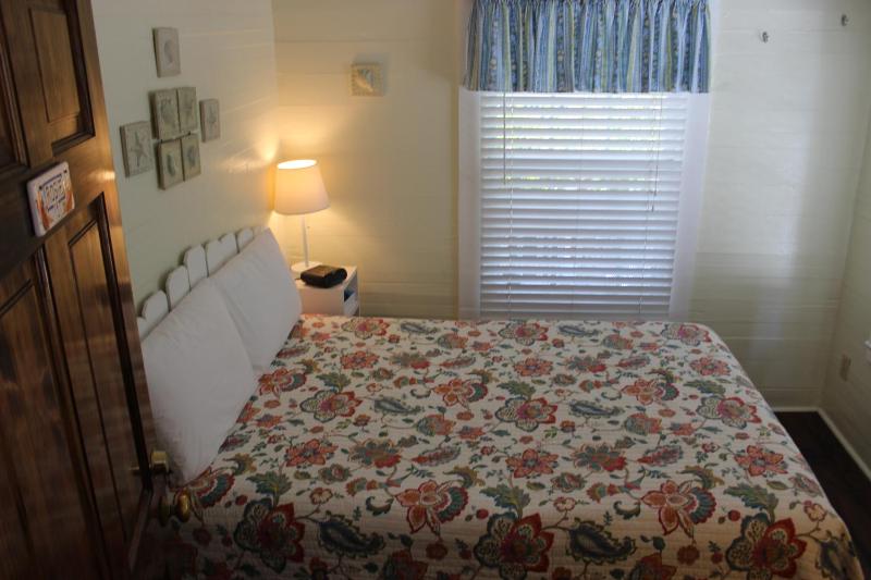 Double Room with Shared Bathroom image 2